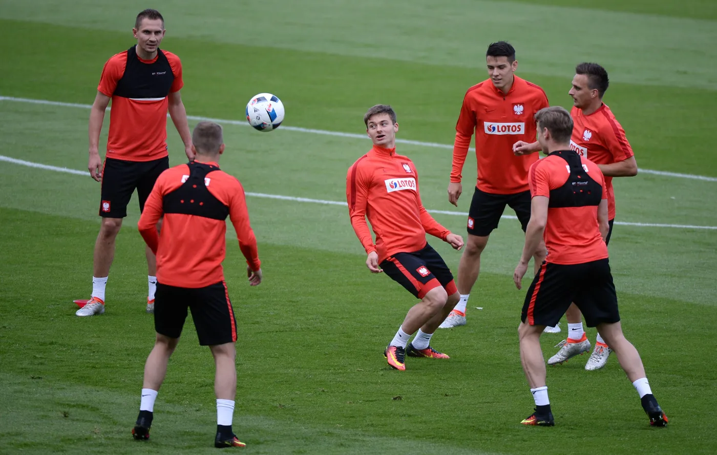 Kadra Nawałki podzielona. Jedni trenowali na boisku w La Baule, inni - na siłowni