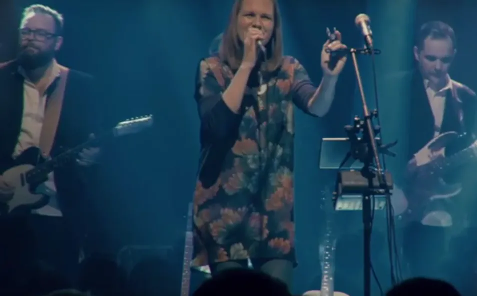 "Mikromusic w kwietniu" - tak zatytułowana jest koncertówka grupy. Zobacz TELEDYSK