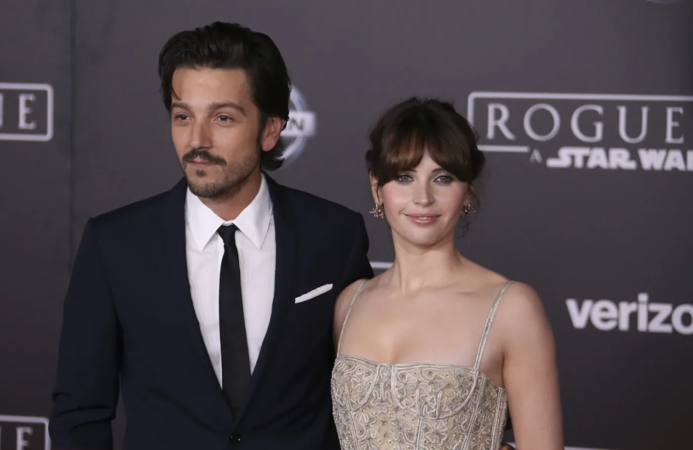 9695949-felicity-jones-oraz-diego-luna.jpg