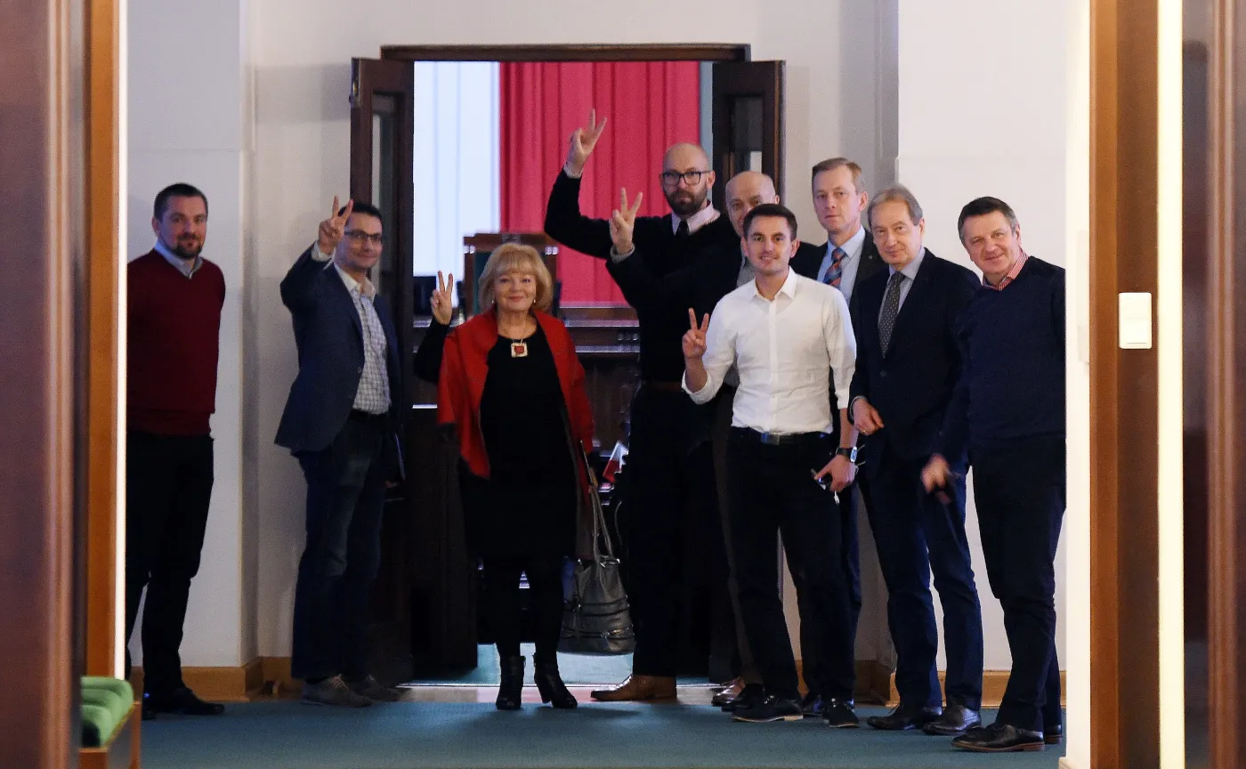 Kryzys parlamentarny wychodzi opozycji na dobre? SONDAŻ TNS