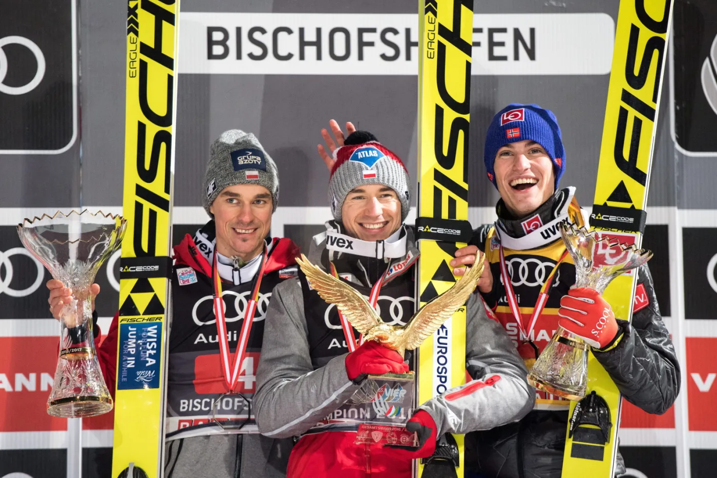 Wielka wpadka  z polskim hymnem. Stoch i Żyła na podium poczuli się, jak piłkarze na mundialu w Korei