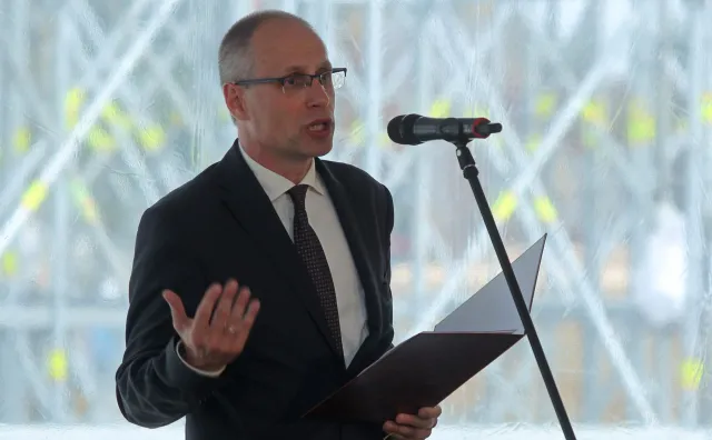 Minister Gliński łączy gdańskie muzea wojny. Dyrektor jednej z placówek: Dowiedziałem się o tym z internetu