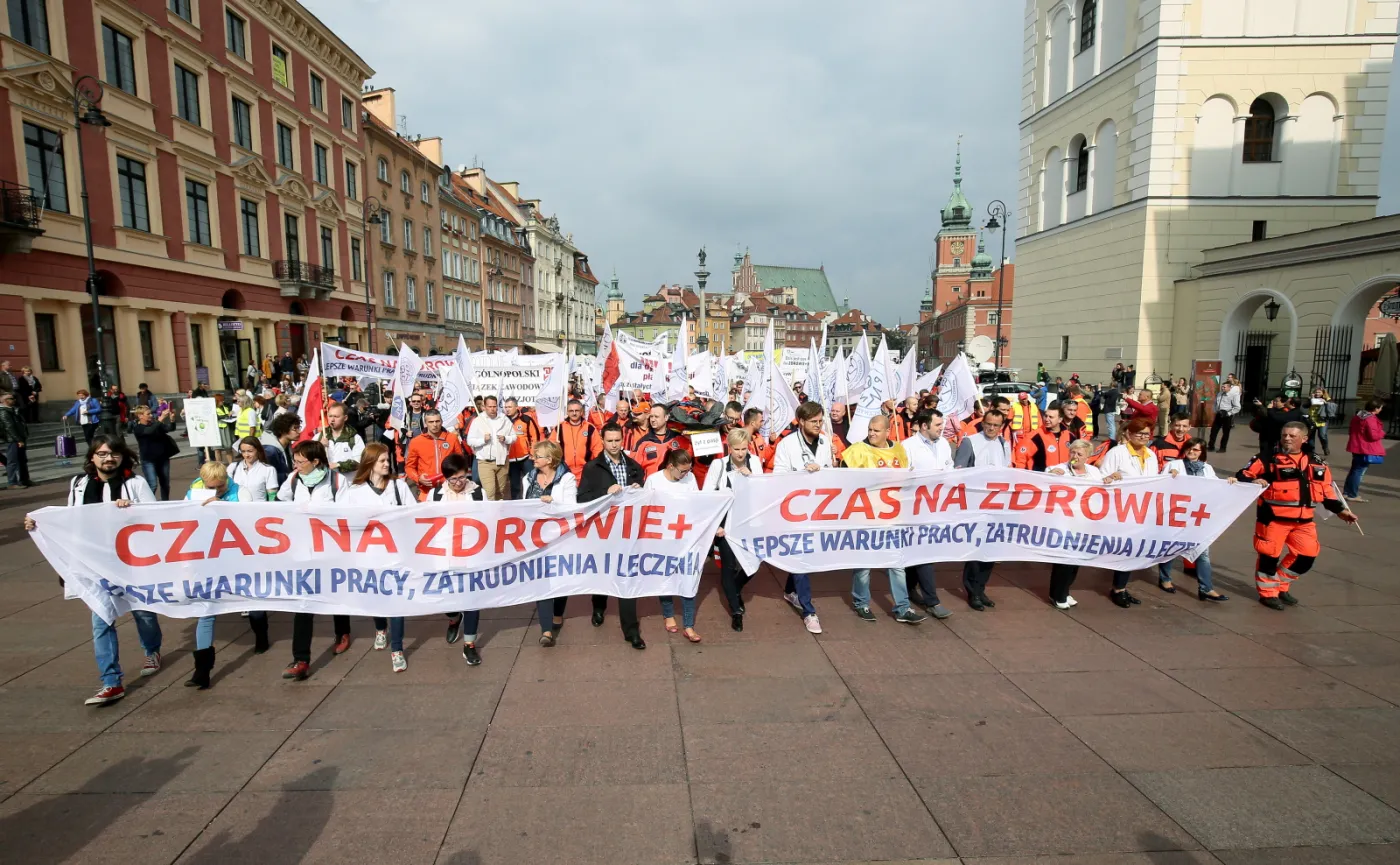 Manifestacja pracowników służby zdrowia w Warszawie