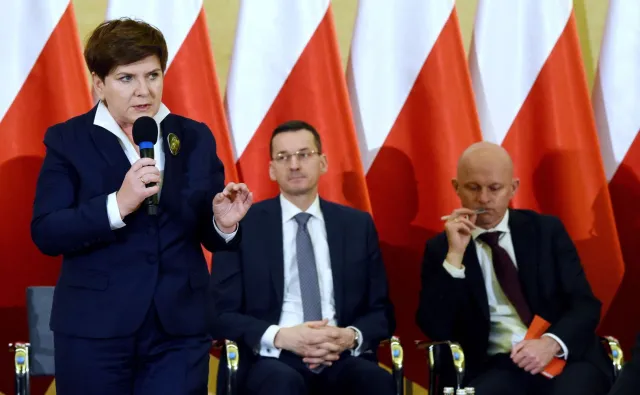 Morawiecki - pierwszy minister finansów, łączący funkcje z innym stanowiskiem ministerialnym