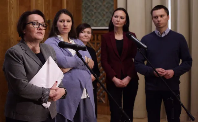 Elbanowscy krytykują MEN. Gimnazja nie zostaną wygaszone, a... wydłużone o dwa lata? Jak to możliwe?