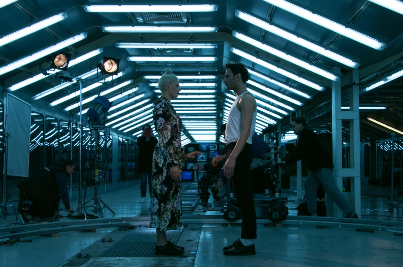 Kadr z teledysku "Miłostki" Darii Zawiałow