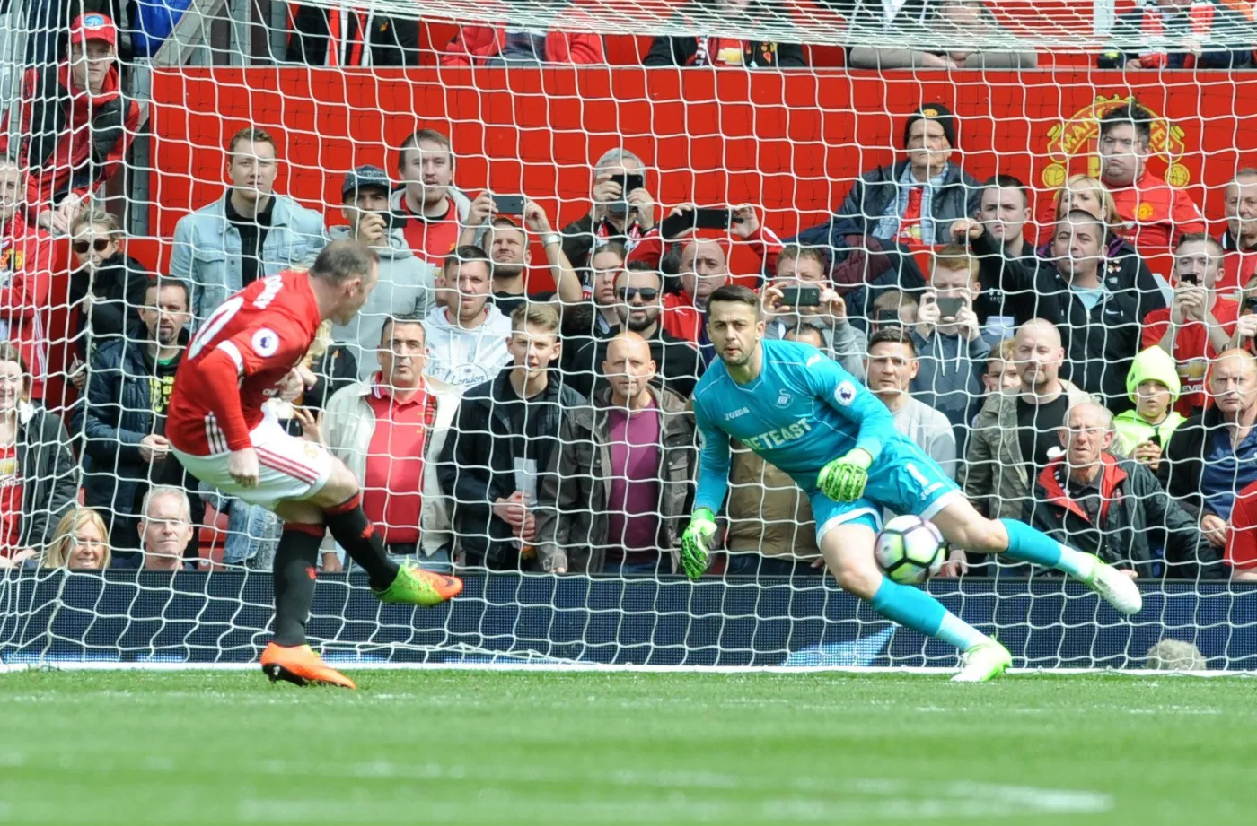 Wayne Rooney i Łukasz Fabiański 