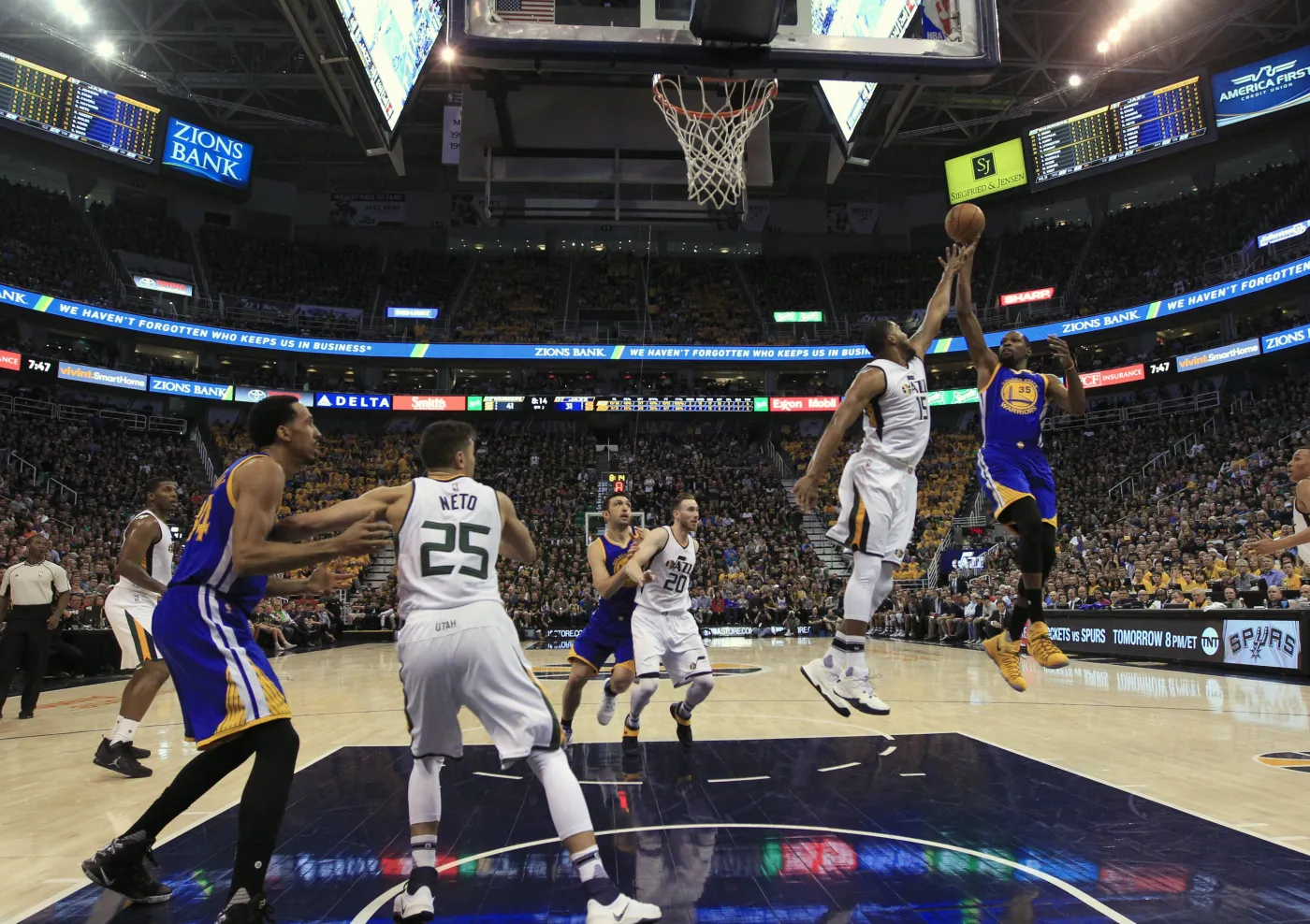 Liga NBA: Golden State Warriors nie dali szans "Jazzmanom"