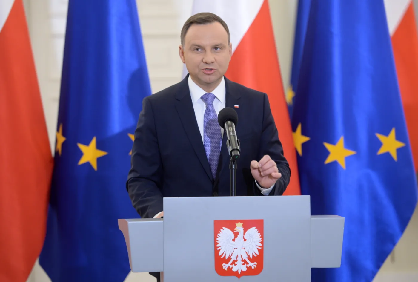 Prezydent Andrzej Duda podczas oświadczenia dla prasy ws. ustawy oświatowej