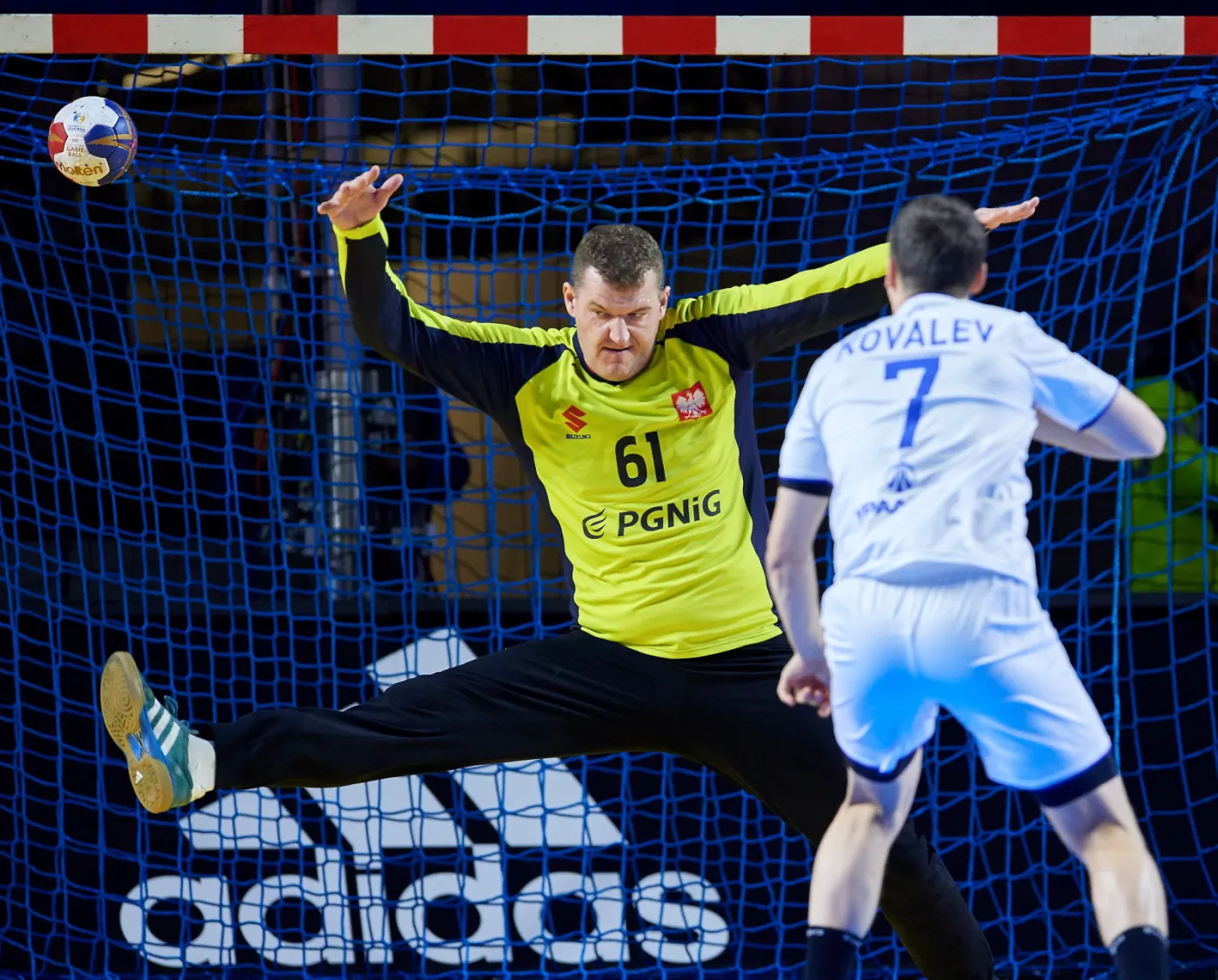 Adam Malcher (L) i Dmitry Kovalev (P) 