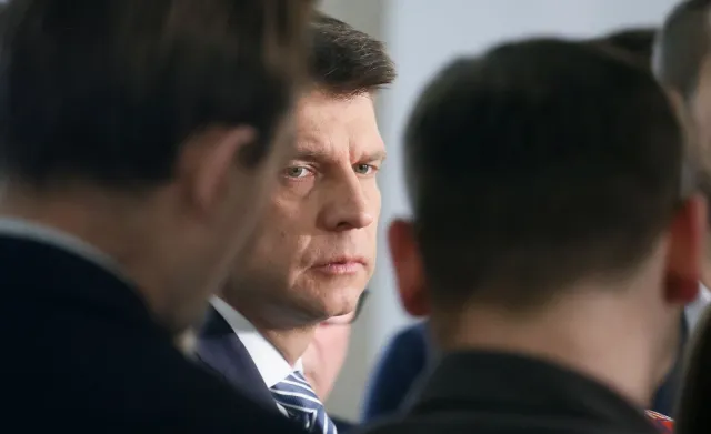 Petru wyciąga dłoń do Schetyny. Jeszcze wierzy w zjednoczoną opozycję?
