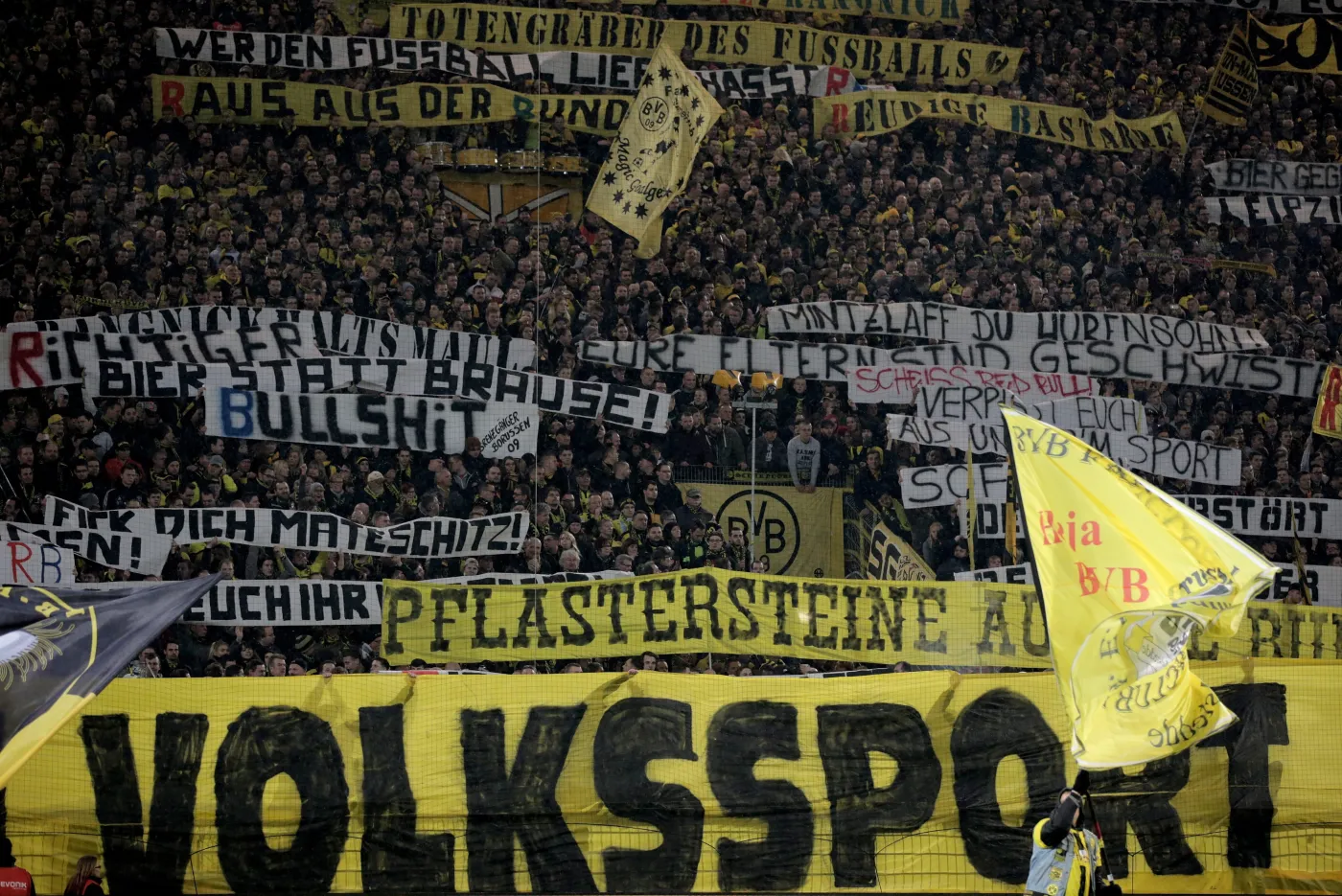 Kibice Borussii Dortmund podczas meczu z RB Lipsk