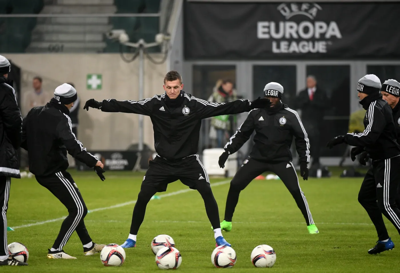 Piłkarze Legii (od lewej): Michał Pazdan, Tomas Necid i Daniel Chima Chukwu