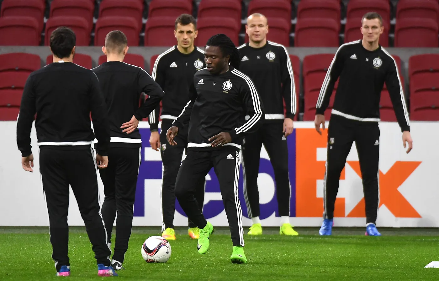 Napastnik Legii Warszawa Daniel Chima Chukwu (C), podczas treningu drużyny w Amsterdamie