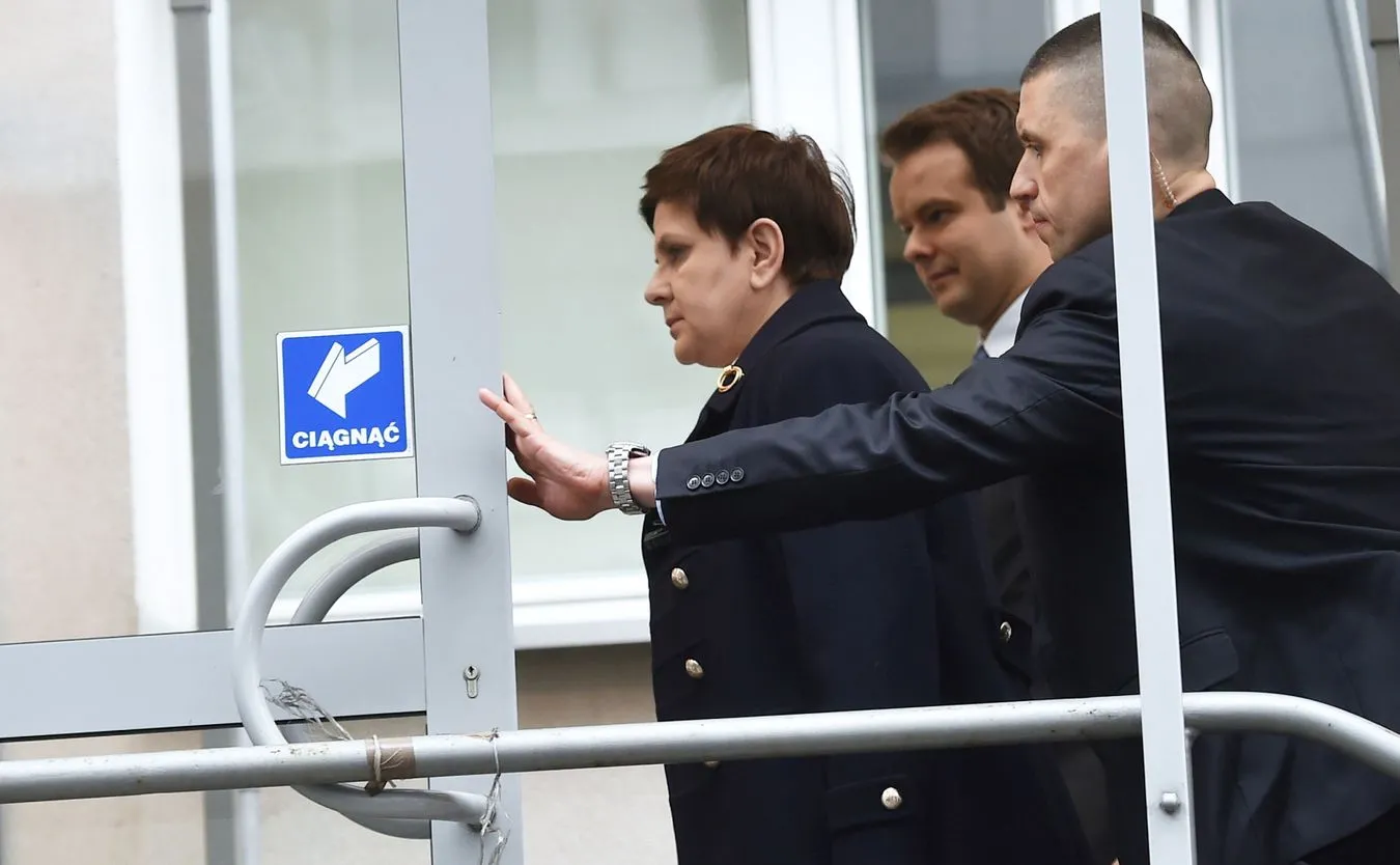 Premier zeznawała w krakowskiej prokuraturze. Przesłuchanie w sprawie wypadku w Oświęcimiu