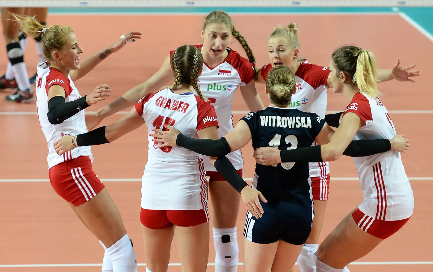 Polki cieszą się podczas meczu World Grand Prix II dywizji siatkarek z Peru