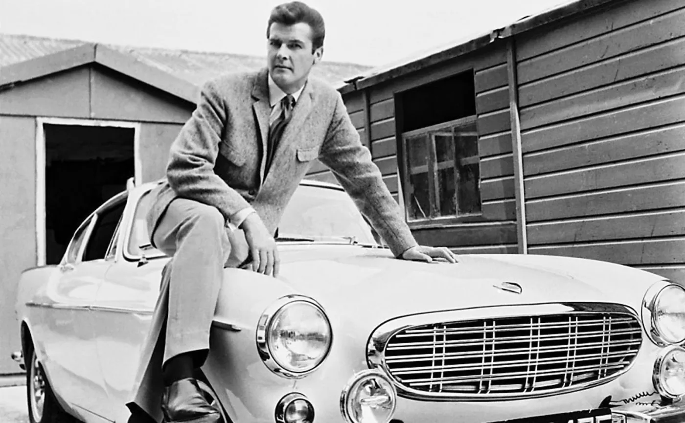 10329374-volvo-p1800-i-roger-moore-jako.jpg