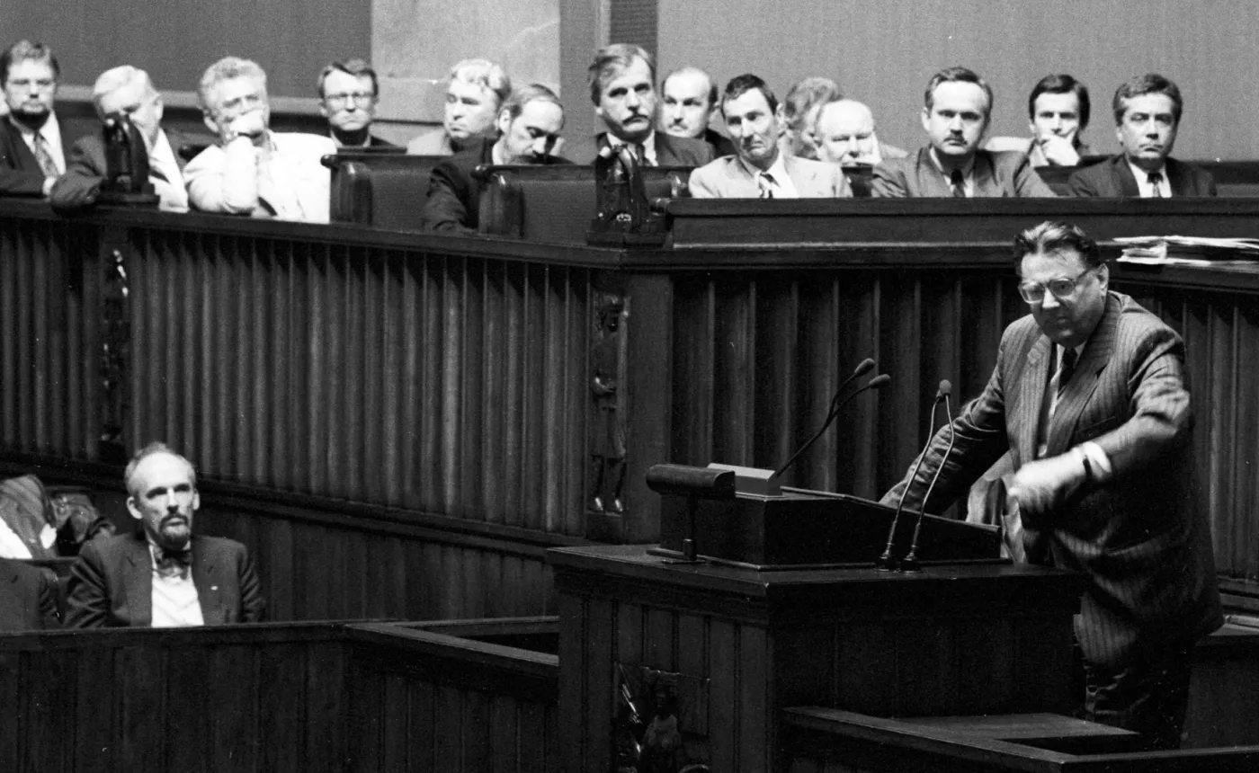 Rząd Jana Olszewskiego został odwołany w czasie tzw. nocnej zmiany