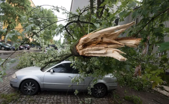 Potężne burze nad Polską. Jedna osoba zginęła, dwie zostały ranne