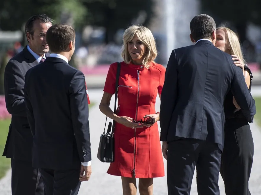 10395558-brigitte-macron-emmanuel-macron.jpg