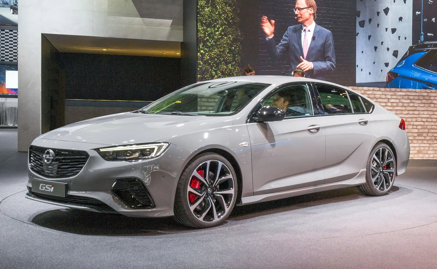 10432275-opel-insignia-gsi-grand-sport.jpg