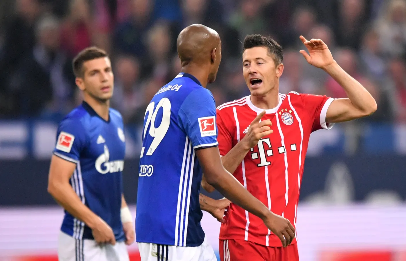 Liga niemiecka: Szósty gol Lewandowskiego. Polak wygwizdany w Gelsenkirchen [WIDEO]