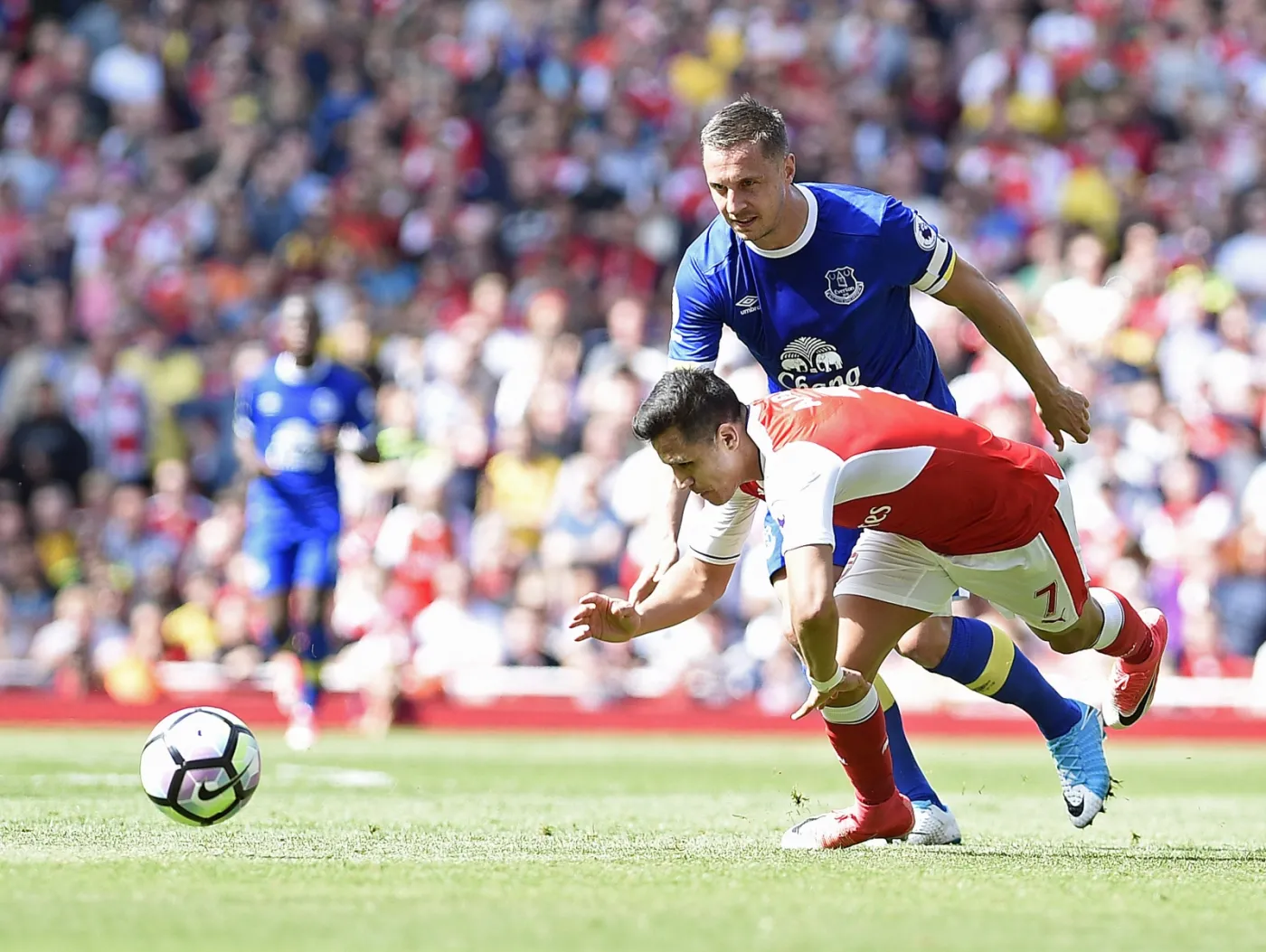Alexis Sanchez i Phil Jageilka
