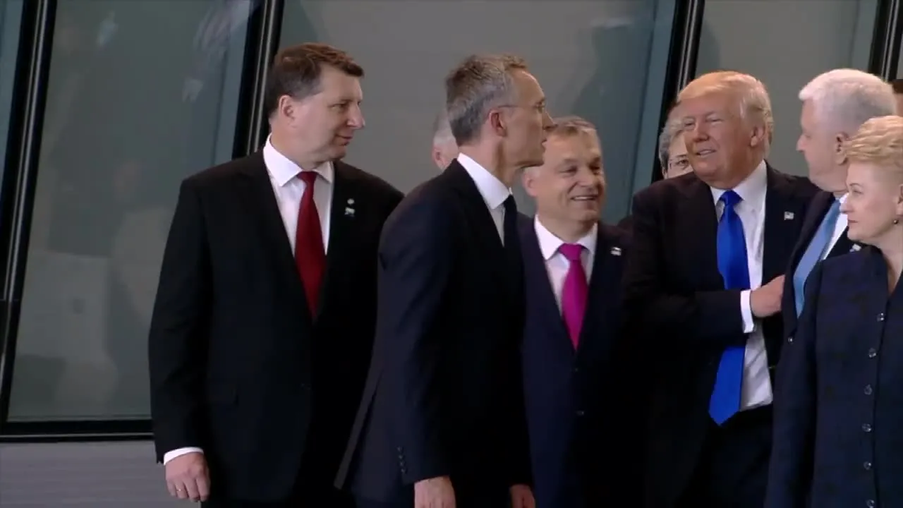 Donald Trump przepycha premiera Czarnogóry