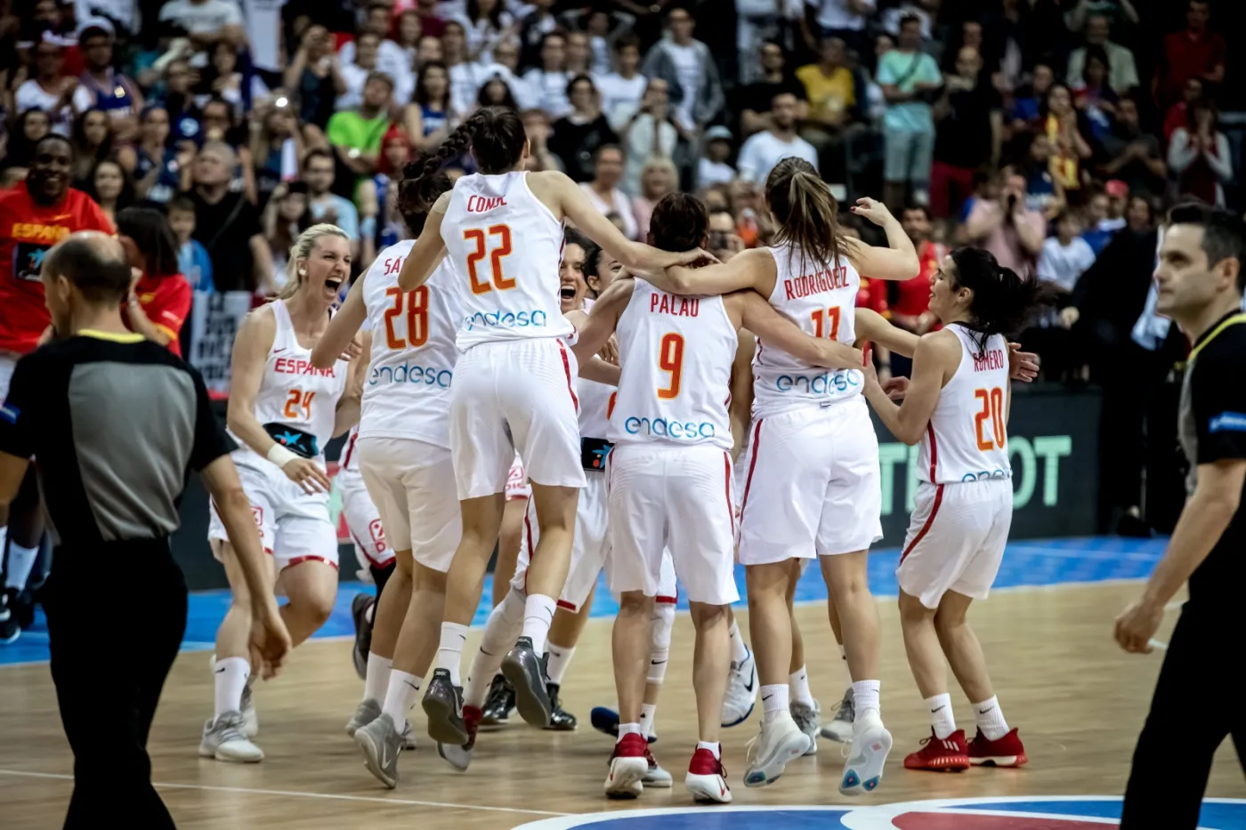 Radość koszykarek reprezentacji Hiszpanii