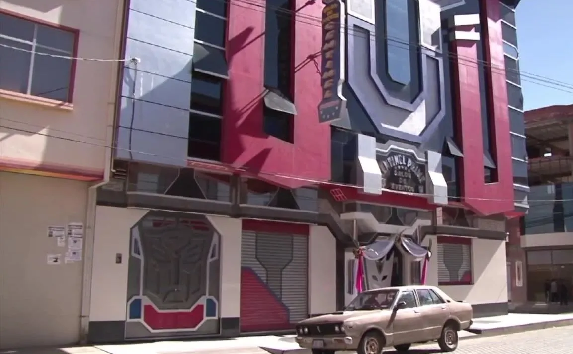 Architekt z obsesją na punkcie "Transformers". Zaprojektował budynek przypominający... Optimusa Prime'a