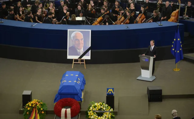 Pożegnano byłego kanclerza Niemiec Helmuta Kohla. Merkel: Drogi kanclerzu, miał Pan decydujący udział w tym, że tutaj stoję