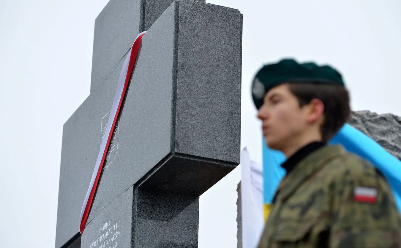 Pomnik ku czci pomordowanych w Hucie Pieniackiej