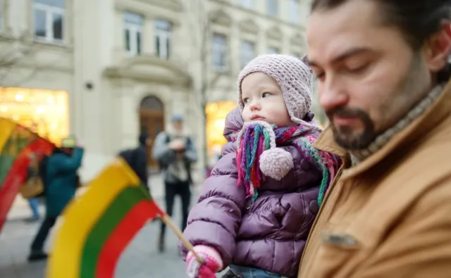 "Bierzemy przykład z Polski". Litwa wystartowała z własną wersją programu 500 +. 30 euro na każde dziecko