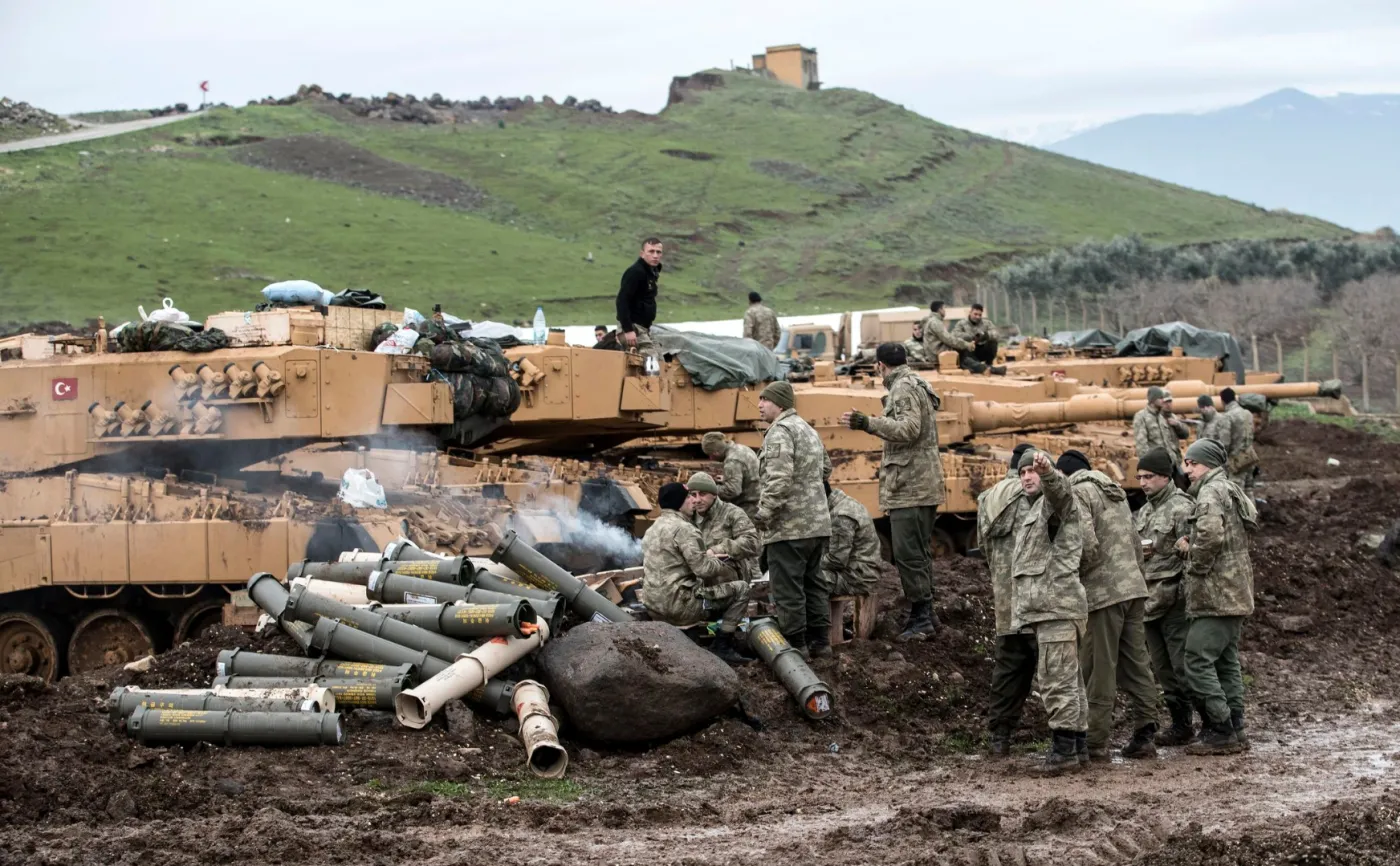 Tureccy żołnierze przy granicy z Syrią