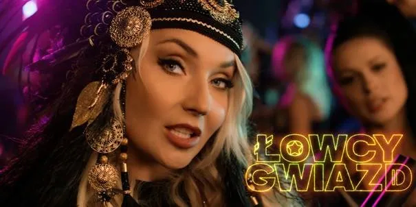 Kadr z teledysku "Łowcy gwiazd" Cleo