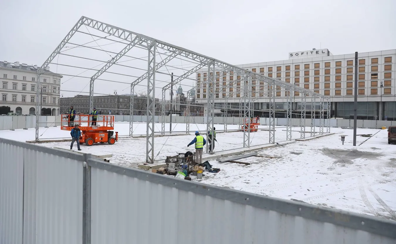 "Na pl. Piłsudskiego staną 2 pomniki smoleńskie - jeden upamiętniający ofiary, drugi Lecha Kaczyńskiego"