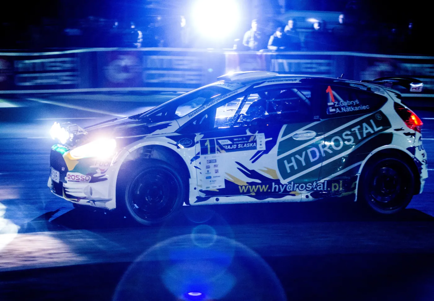 Tragiczny wypadek na trasie Rajdu Śląska. Auto wpadło w kibiców [WIDEO]