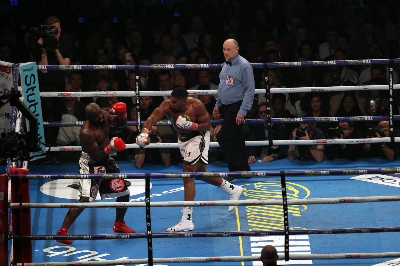 10538801-anthony-joshua-i-carlos-takam.jpg