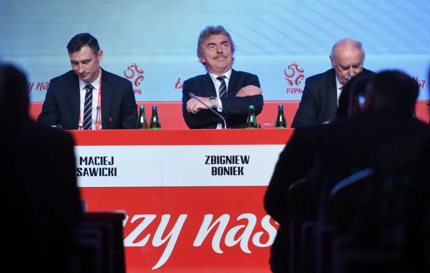 Prezes PZPN Zbigniew Boniek (C) oraz Maciej Sawicki (L) i Eugeniusz Nowak (P)