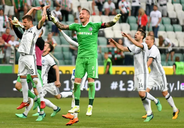 Legia na farcie zdobyła 3 punkty i jest blisko tytułu. Jagiellonia w walce o mistrzostwo odstawiła Lecha na boczny tor