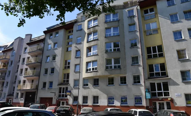 "Zaczęłam się spotykać na sponsoring, dorabiałam". Afera wokół mieszkania Gawłowskiego, polityk wydał oświadczenie