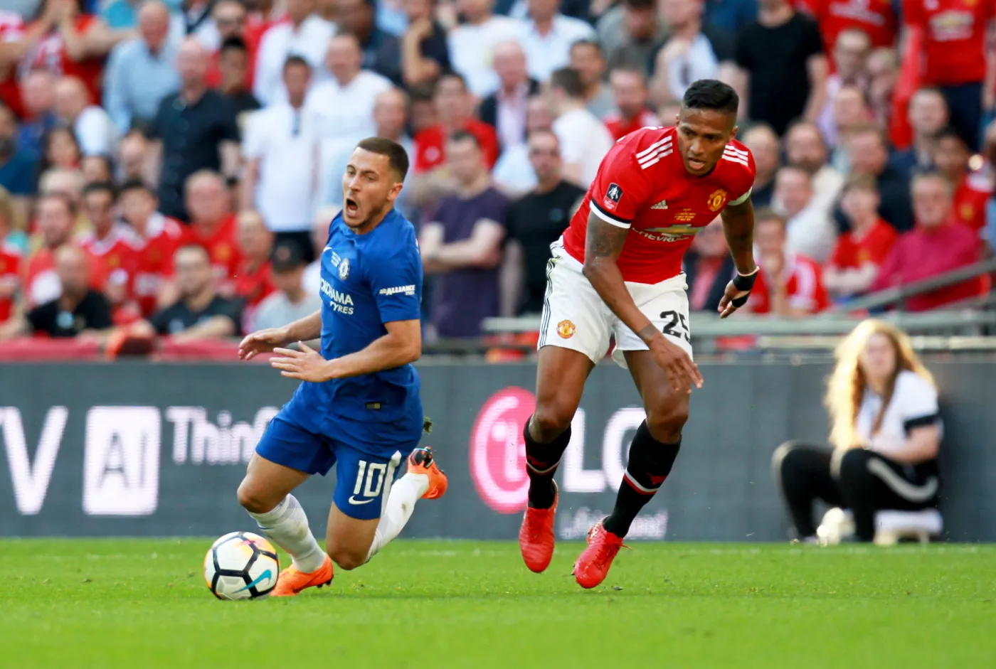 Eden Hazard i Antonio Valencia