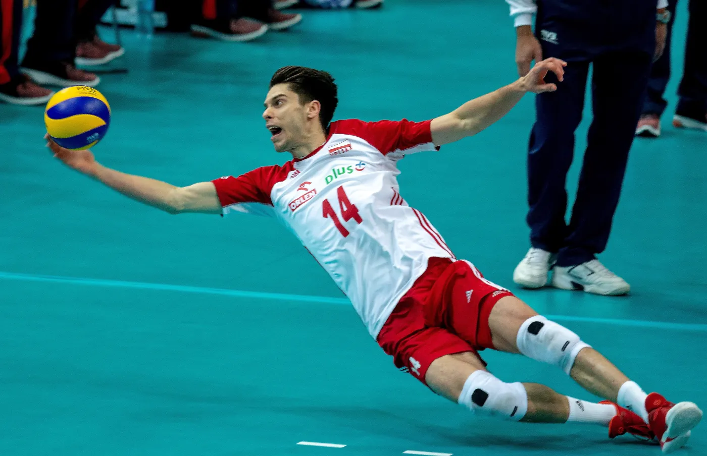 Aleksander Śliwka podczas meczu pierwszego turnieju Ligi Narodów siatkarzy w katowickim Spodku z Koreą Płd.