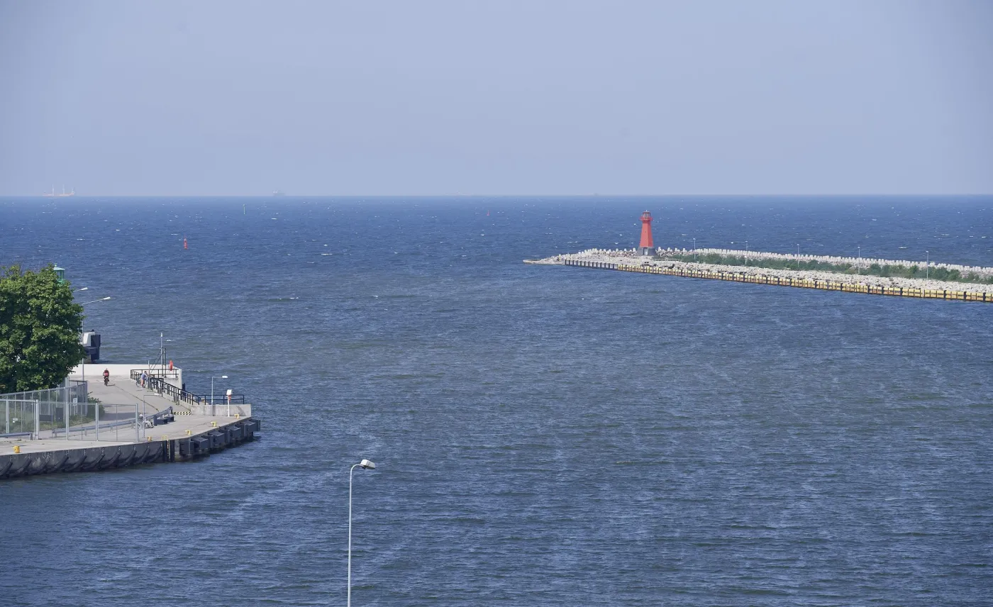 Widok na Martą Wisłę wpływającą do Zatoki Gdańskiej w Gdańsku