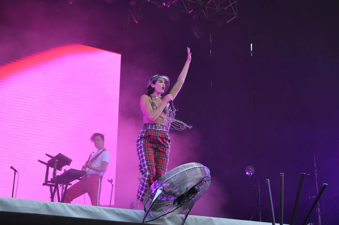 11005581-dua-lipa-podczas-orange-warsaw.jpg
