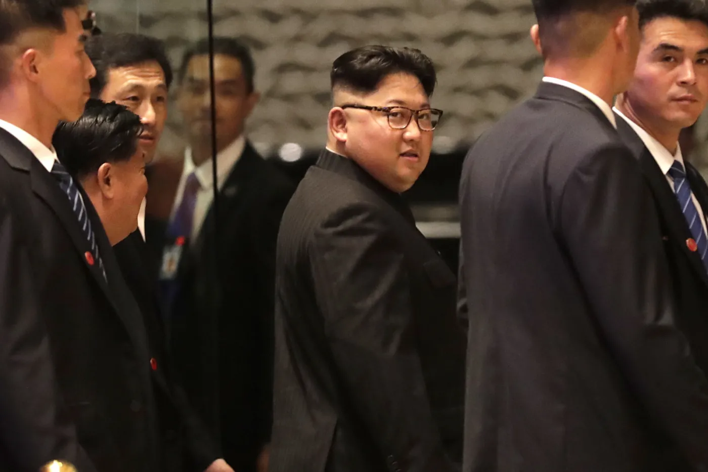 11027143-kim-dzong-un-zwiedza-singapur.jpg