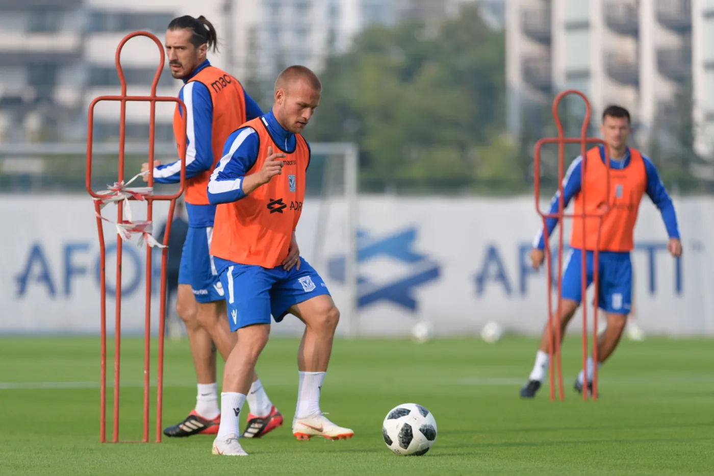 ZawodniCY Lecha Poznań Nikola Vujadinovic (L), Nicklas Barkroth (C) i Piotr Tomasik (P)