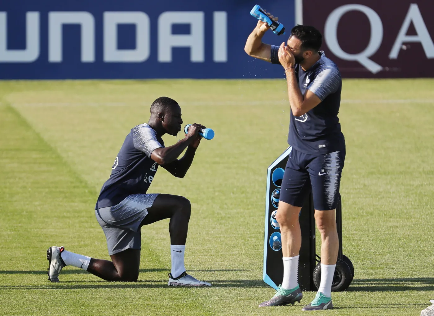 Piłkarze reprezentacji Francji: Benjamin Mendy i Adil Rami