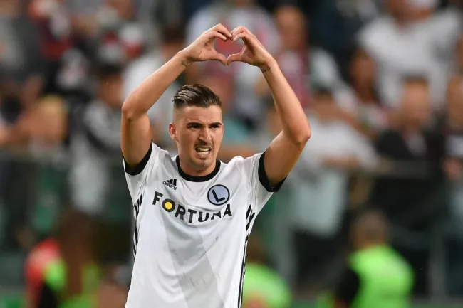 Zawodnik Legii Warszawa Carlos Daniel López Huesca zdobył trzecią bramkę podczas rewanżowego meczu 1. rundy eliminacji piłkarskiej Ligi Mistrzów z Cork City FC