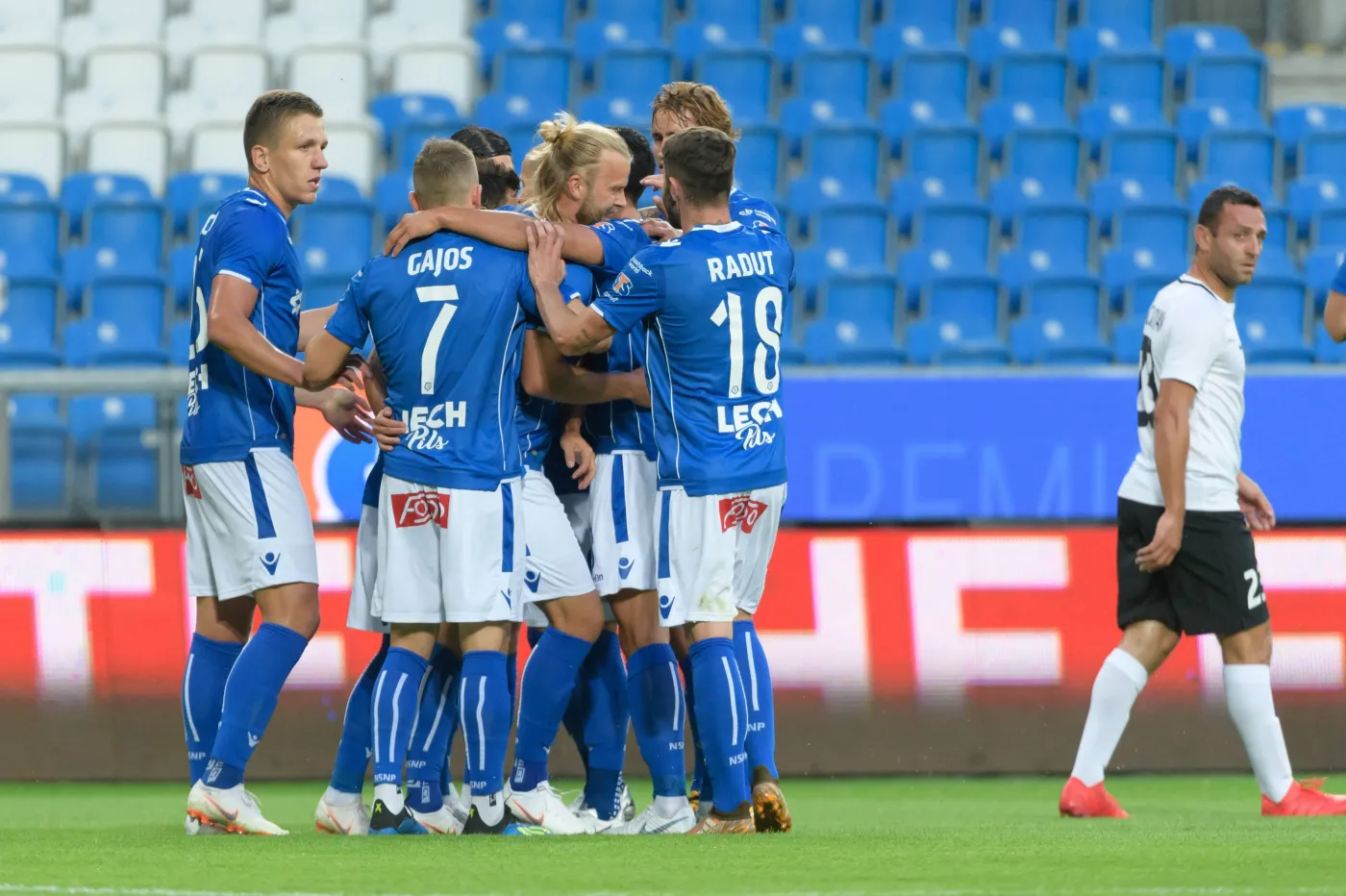 Zawodnicy Lecha Poznań cieszą się z bramki Christiana Gytkjaera strzelonej drużynie Gandzasar Kapan podczas meczu pierwszej rundy kwalifikacyjnej piłkarskiej Ligi Europejskiej UEFA